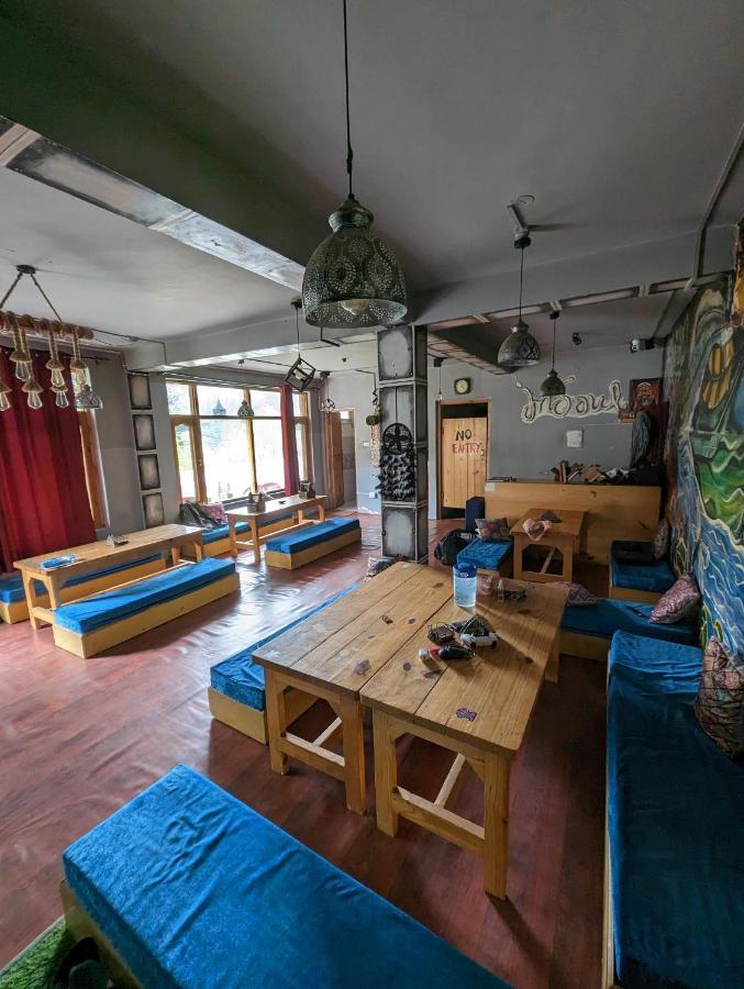 Attic Monkey Cafe & Rooms Manāli Eksteriør billede