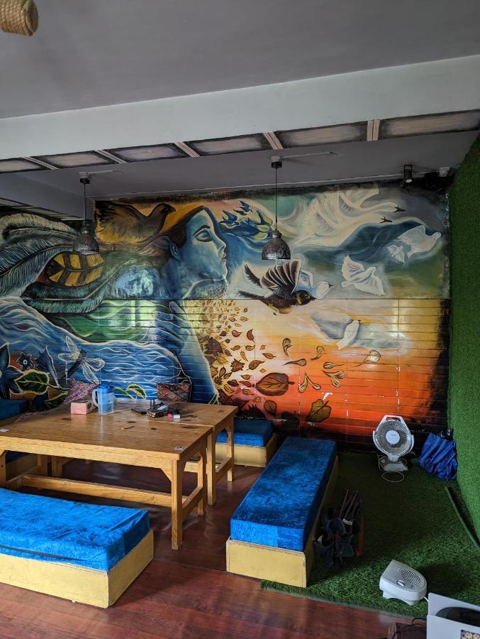 Attic Monkey Cafe & Rooms Manāli Eksteriør billede